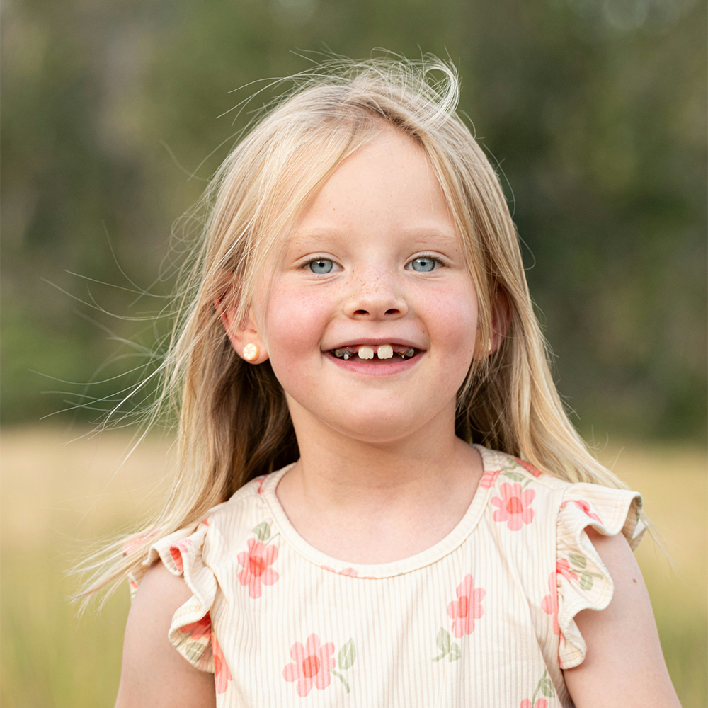 petite fille qui sourit